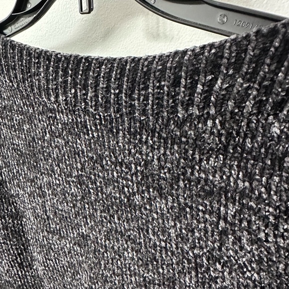 Tommy BAHAMA Charcoal Black Chenille Boatneck Crop Sweater Size Medium - Picture 5 of 9